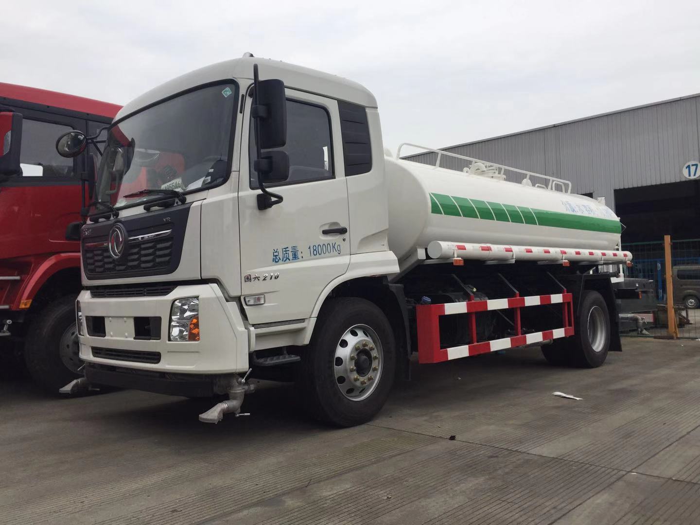 东风-洒水车.jpg